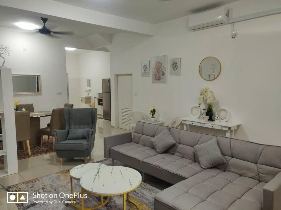 Safiyya Homestay Клуанг Екстер'єр фото
