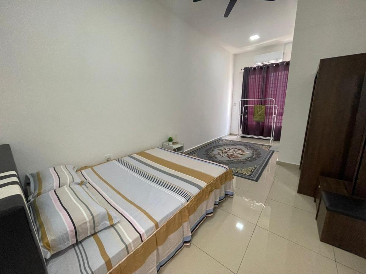 Safiyya Homestay Клуанг Екстер'єр фото