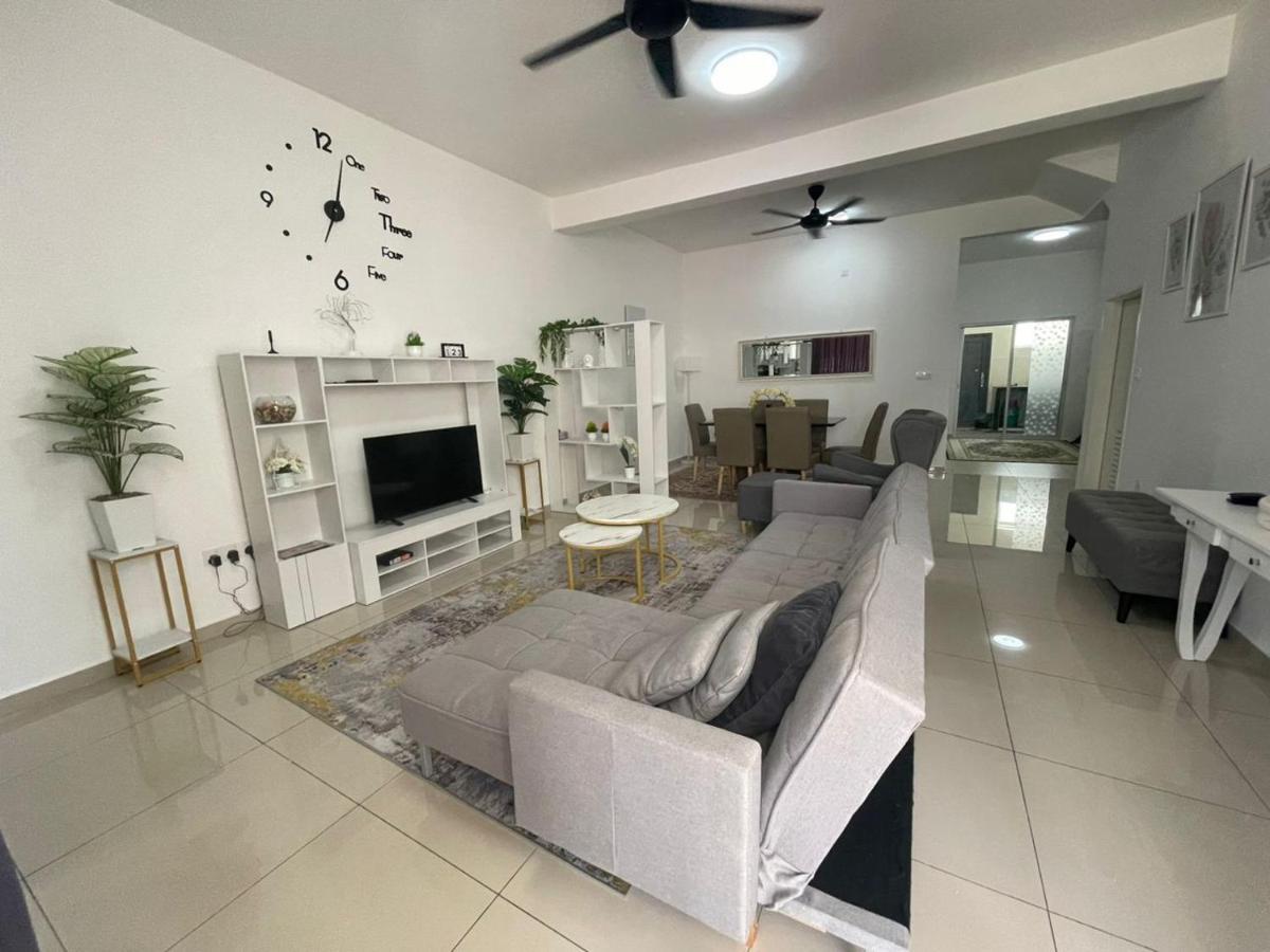 Safiyya Homestay Клуанг Екстер'єр фото