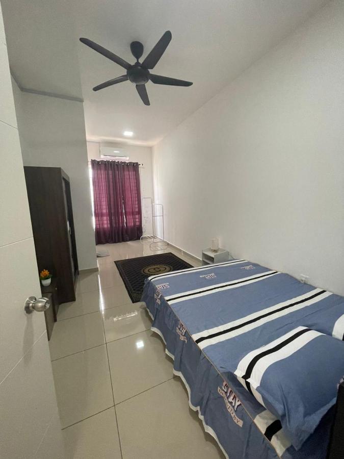 Safiyya Homestay Клуанг Екстер'єр фото