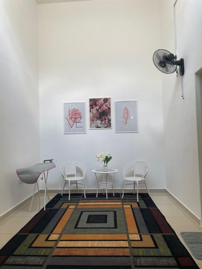 Safiyya Homestay Клуанг Екстер'єр фото